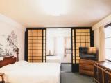 2 Bedrooms Sextuple Suite