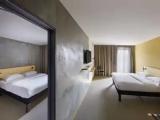 Standard Quadruple Family Suite