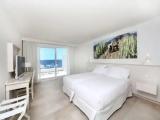 Interconnected room with sea view