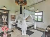 Suite with pool view