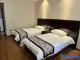 Standard room with courtyard view