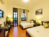 Deluxe Twin room with pool view