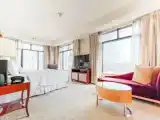 Signature Club Lounge Access Double Suite with city view