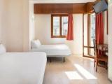 Standard Triple room with balcony
