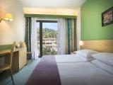 Standard Twin room with garden view