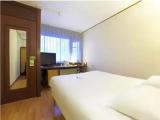Standard room with city view