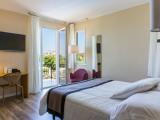 Suite with balcony and with lake view