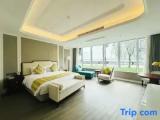 2 Bedrooms Suite with lake view