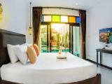 Deluxe Pool Access room