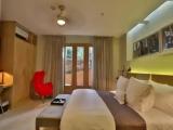 Standard Triple room with courtyard view