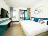 Deluxe room with pool view