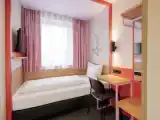 Economy Twin room with street view