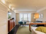 Suite with land view