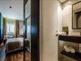 Business room with pool view