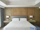1 Bedroom Executive Double Club Suite with pool view