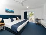Standard Sextuple Family room