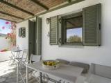 1 Bedroom Bungalow with garden view