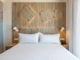 Double room with partial sea view