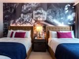 Standard Quadruple room with city view