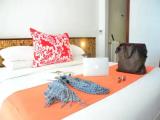 Standard room with partial ocean view