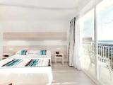 Terrace Double room with partial sea view