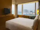 1 Bedroom Executive Lounge Access Double Suite with Victoria Harbour View