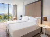 2 bedrooms The Level Suite