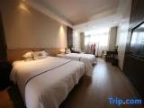 Standard room with courtyard view