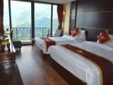 Deluxe Family room with mountain view
