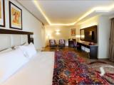 Junior Suite with pool view