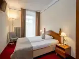Queen Bed Single room