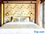 Deluxe Suite with lake view
