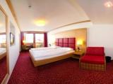 2 Bedrooms Standard Family room with balcony