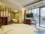Standard room with courtyard view