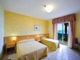 Standard Triple room with sea view