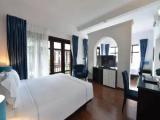 Suite with pool view