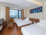Premier Sextuple room with city view