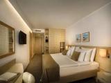 Superior Double room with balcony and with partial sea view