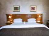 Suite with city view