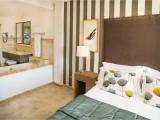 2 Bedrooms Deluxe Hot Tub Suite