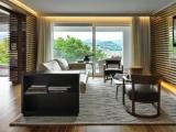 Suite with lake view