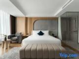 Suite with city view