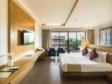 Deluxe room with pool view