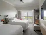 Quadruple room with Runway View