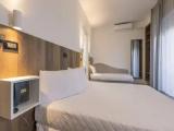 Standard Triple room with partial sea view