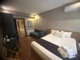 Deluxe Triple room with city view
