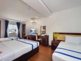 2 Bedrooms Standard Family room with ocean view