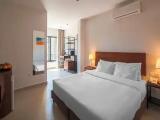 Deluxe Triple room with city view