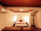 Suite with courtyard view