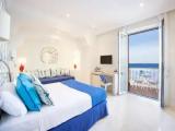 Family room with balcony and Sea View
